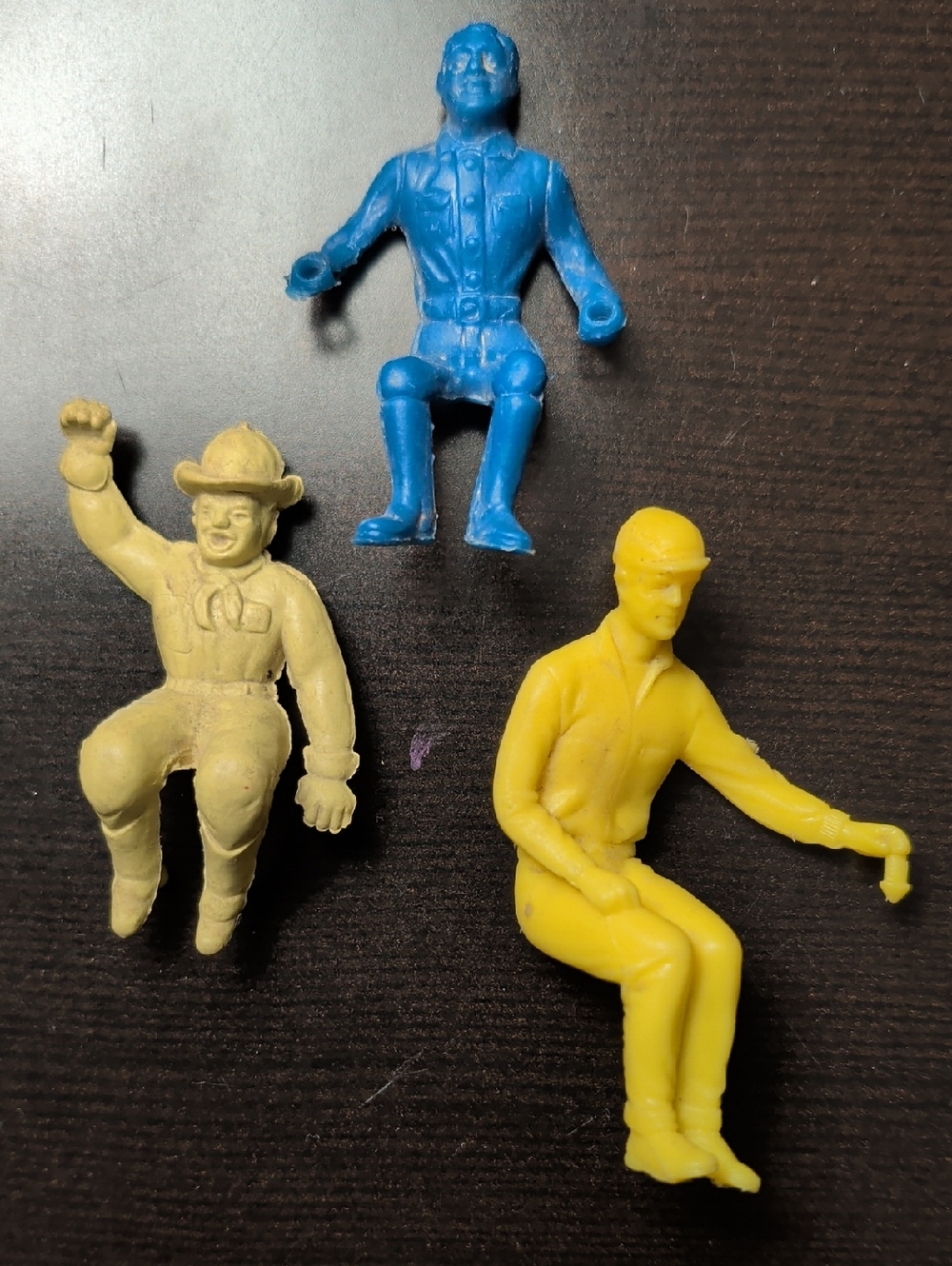 Classic Plastic Toy Figures Set Blue & Yellow Kids Play Soldiers Vintage Seated